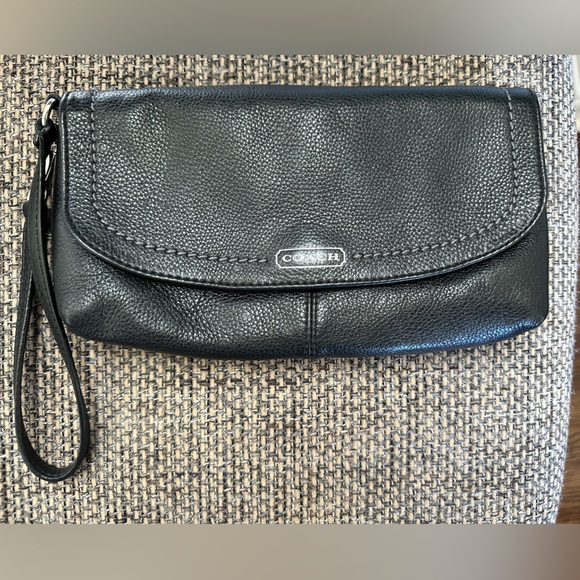 Coach Black Pebbled Leather Wristlet/Clutch EUC - Picture 1 of 4